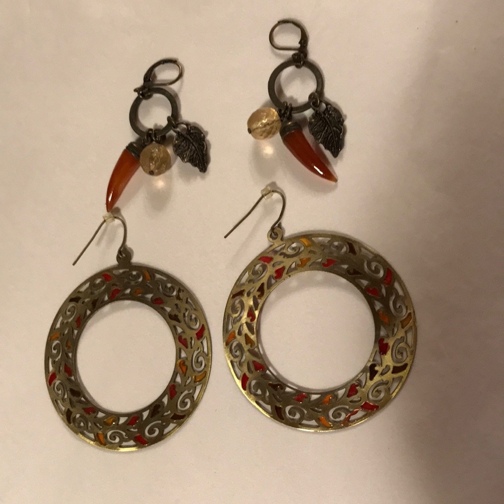 Earrings (2 pr)